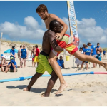 match de lutte sur plage